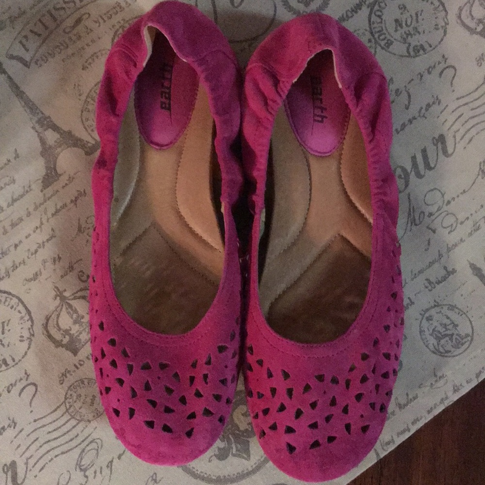 EARTH BREEZE CUTOUT SHOES FUSCHIA SUEDE SIZE 9 NEW